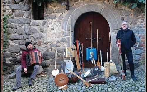 Eventi al metro - Riciclo quindi s(u)ono. Duo Arsumà in concerto al Castello di Vogogna